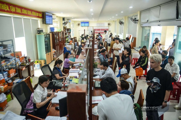 Bộ Nông nghiệp và Môi trường yêu cầu các địa phương không để hồ sơ qua trung gian được ưu tiên giải quyết nhanh hơn người dân.&nbsp;