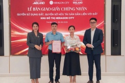 Heragon City bàn giao Giấy chứng nhận quyền sử dụng đất cho khách hàng, khẳng định cam kết pháp lý và giá trị tài sản