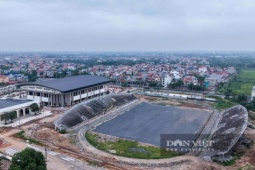 Toàn cảnh Sân vận động Phúc Thọ bỏ hoang nhiều năm ở ngoại thành Hà Nội được đầu tư hàng trăm tỷ đồng để cải tạo