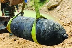 Phát hiện quả bom nặng 200kg dưới lòng sông Đà