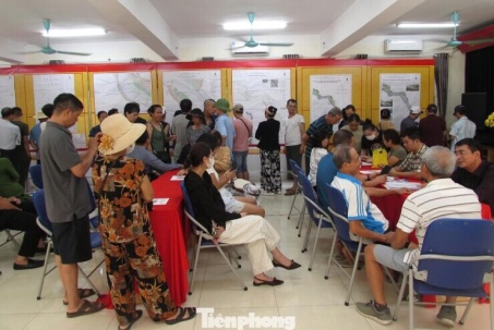 Quy hoạch sông Hồng, hồ Hoàn Kiếm hút cả nghìn người đến tìm hiểu ngay ngày đầu