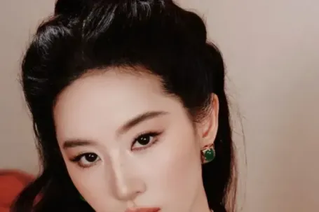 Hồ Ngọc Hà xuất hiện bên Lưu Diệc Phi