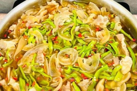 Loại rau khô như rơm, giá nửa triệu đồng 1 kg, ngâm gân bò thành món đặc sản bổ dưỡng, ăn hoài không ngán
