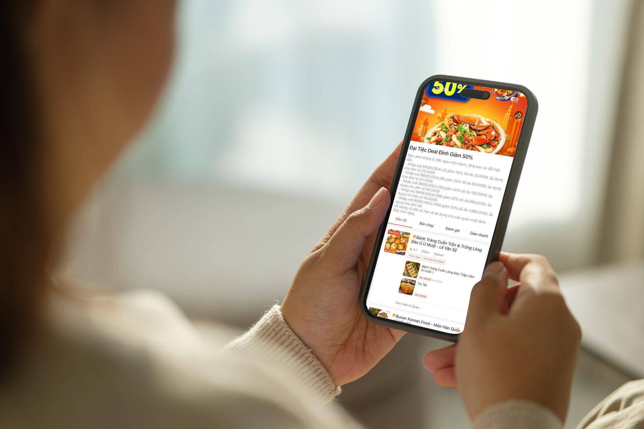 Mở app ShopeeFood, lướt nhẹ là có ngay hàng loạt deal xịn, có thể giảm đến 50% để thả ga ăn uống.