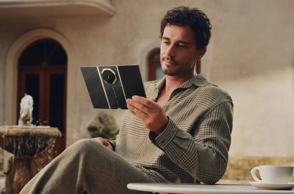 Huawei Mate XT 2 Ultimate Design.