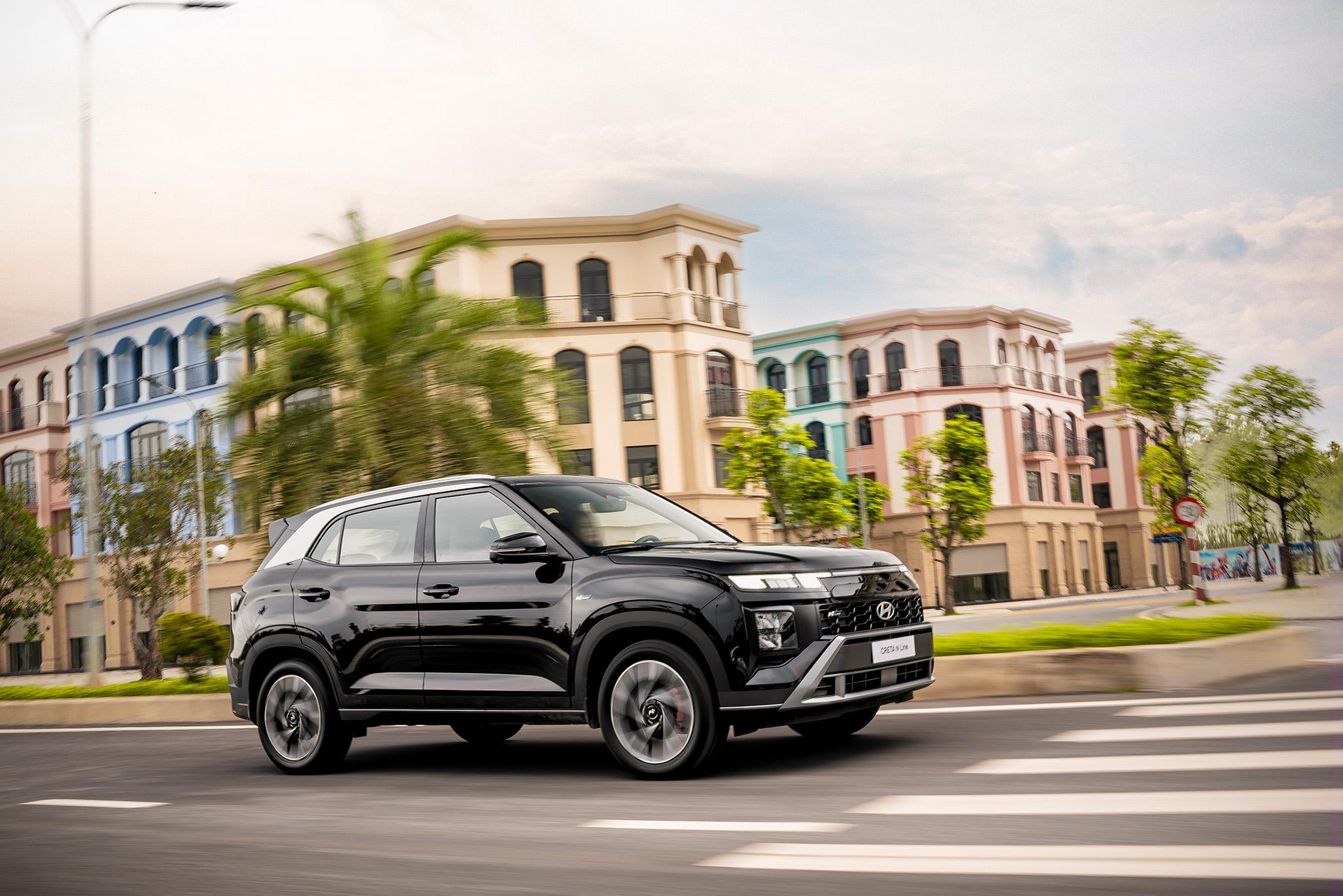 Mẫu SUV hạng B Hyundai Creta thu hút khách hàng bởi thiết kế đa dụng, thể thao.