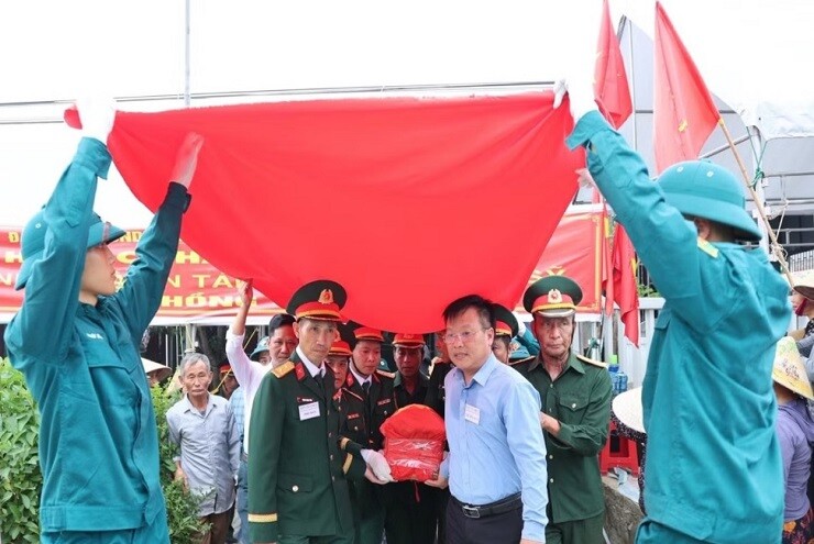 Người vợ 72 tuổi đón chồng liệt sĩ 'trở về' sau gần nửa thế kỷ chờ đợi