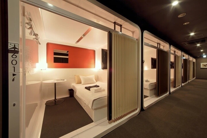 Không gian First Cabin Tsukiji được thiết kế mô phỏng khoang hạng nhất trên máy bay, với diện tích rộng hơn kiểu phòng con nhộng truyền thống. (Ảnh: CNN)
