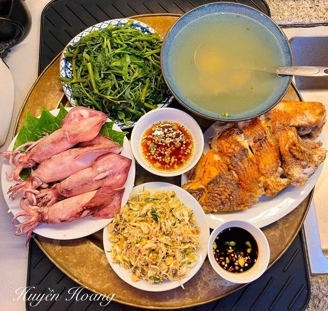 7 mâm cơm gia đình đầu thu truyền cảm hứng của mẹ đảm ở Hà Nội - 1