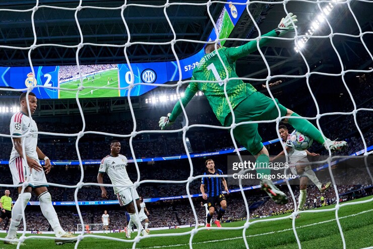 Không hiểu vì sao Real Madrid lại không ghi bàn trong tình huống này