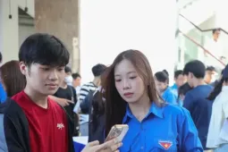 Đưa sinh viên ra ngoại thành: Trường đi, trường hoãn