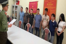 Khởi tố 7 đối tượng lừa đảo bán xô cát đãi vàng