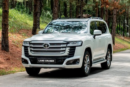 Toyota Land Cruiser 300 HEV công bố giá bán từ 4,7 tỷ đồng