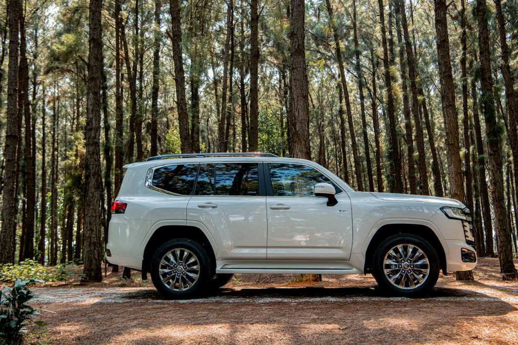 Xe được trang bị Multi-Terrain Select, hỗ trợ điều chỉnh khả năng vận hành tùy theo điều kiện mặt đường.