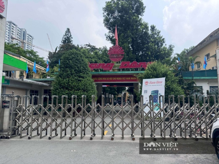 Sự phát triển của đô thị đã khiến khoảng cách giữa hoạt động sản xuất công nghiệp và đời sống dân cư ngày càng thu hẹp. Hiện tại, bên nhà máy vẫn đang tổ chức hoạt động kinh doanh sản xuất bình thường.