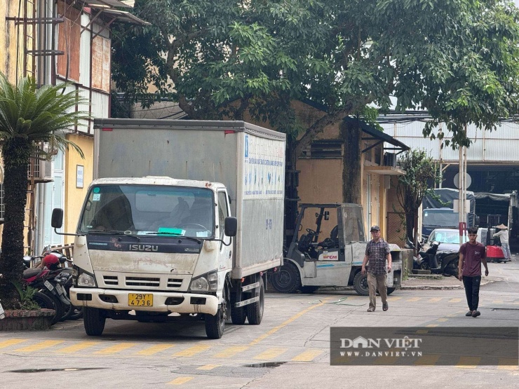 Sự phát triển của đô thị đã khiến khoảng cách giữa hoạt động sản xuất công nghiệp và đời sống dân cư ngày càng thu hẹp. Hiện tại, bên nhà máy vẫn đang tổ chức hoạt động kinh doanh sản xuất bình thường.