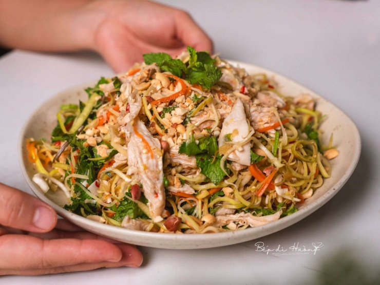 Loại rau đặc biệt, mỗi cây chỉ trổ duy nhất một lần trong đời trộn với thịt gà thành món ngon hấp dẫn - 2