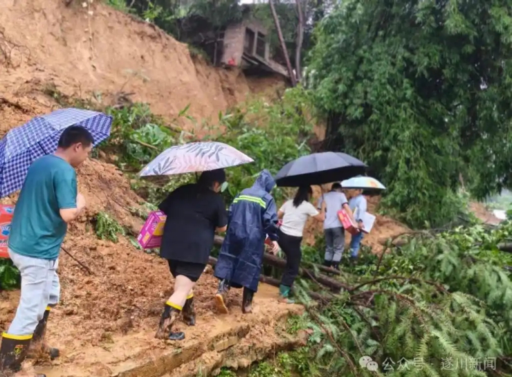 Người dân phải di dời do thảm hỏa địa chất ở huyện Toại Xuyên, tỉnh Giang Tây, Trung Quốc (Ảnh: Tin tức Toại Xuyên)