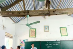 140 học sinh không tới lớp vì phụ huynh phản đối sáp nhập điểm trường