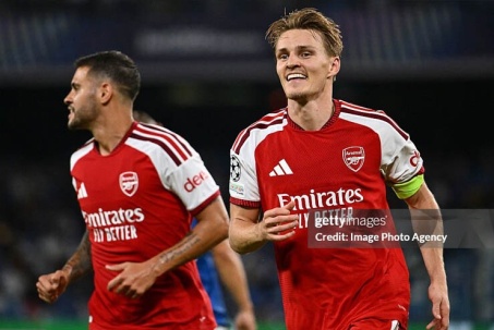 Arsenal thiếu số 9 đẳng cấp không thành vấn đề, "thuốc giải" mang tên Odegaard