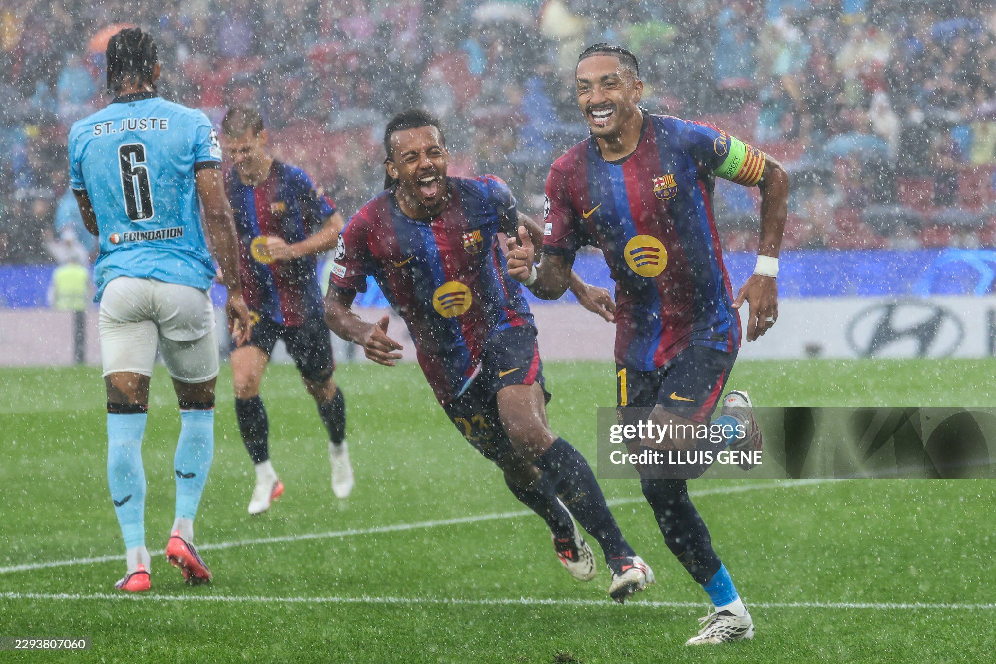 Trực tiếp bóng đá Barcelona - Feyenoord: Suýt có bàn thứ 6 cho Barca (Hết giờ) - 1