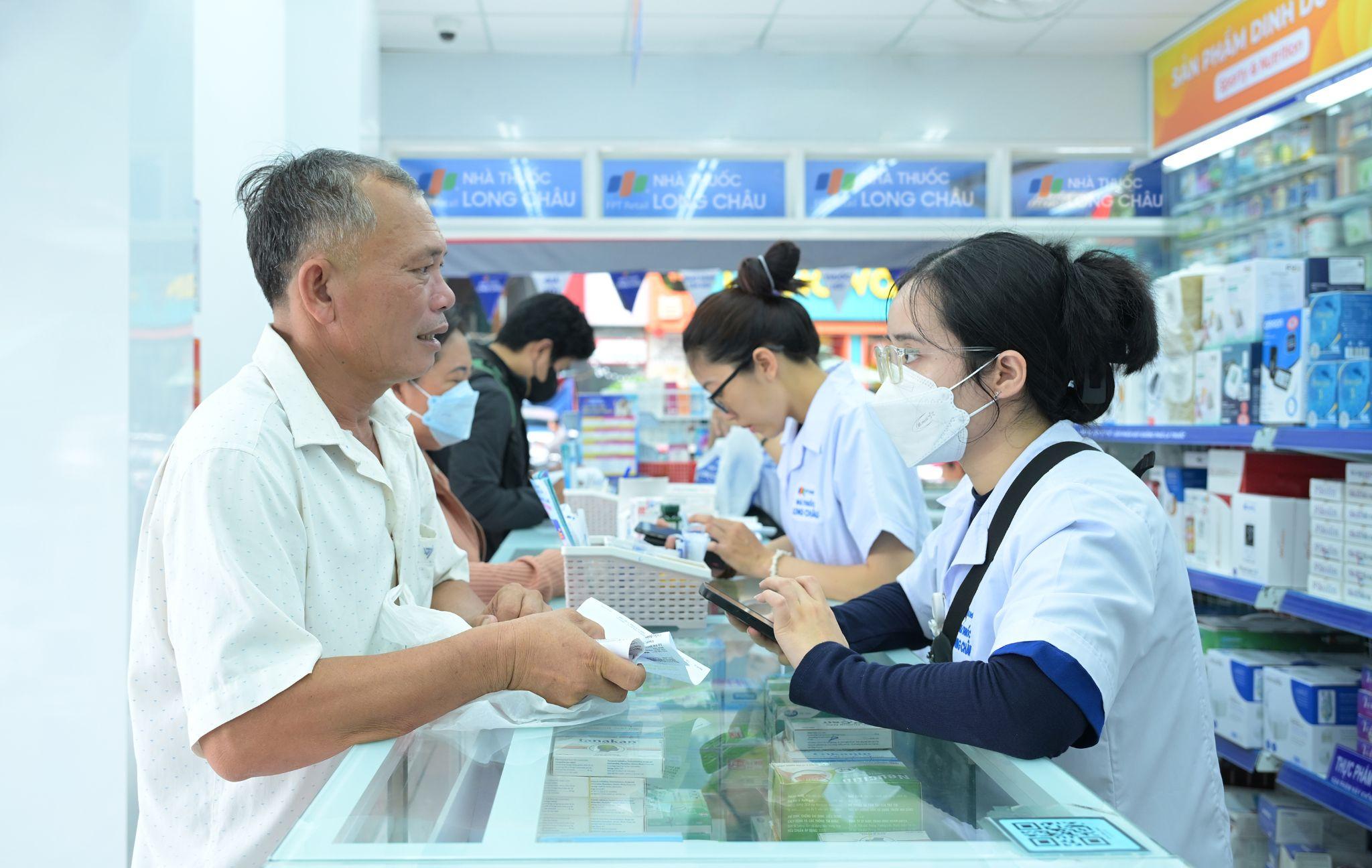 Với mạng lưới rộng khắp cùng đội ngũ chuyên viên y tế vững chuyên môn, Long Châu đồng hành cùng người dân trong phát hiện sớm các yếu tố nguy cơ và chủ động quản lý sức khỏe tim mạch.