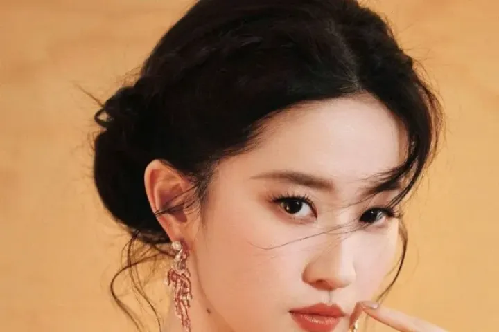 Cú trượt tay của Lưu Diệc Phi