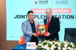 Deakin University và UEH.ISB bàn cách ứng dụng AI trong giảng dạy đại học