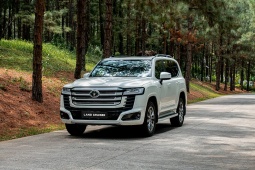 FJ chưa hạ nhiệt, Land Cruiser 300 HEV tiếp tục tạo sức nóng