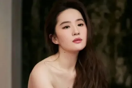 Bức ảnh khiến Lưu Diệc Phi xấu hổ