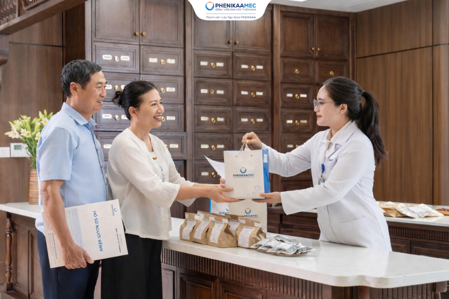 Thang thuốc được cân nhắc các thảo dược tùy thuộc vào thể trạng sau khi thăm khám