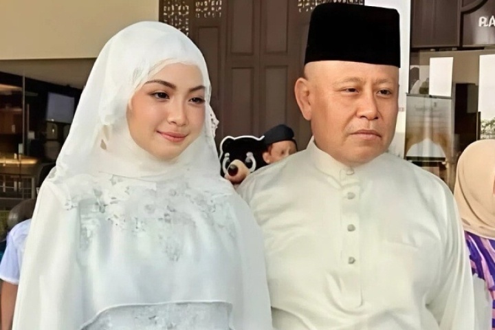 Huyền thoại bóng đá Malaysia cưới vợ kém 52 tuổi