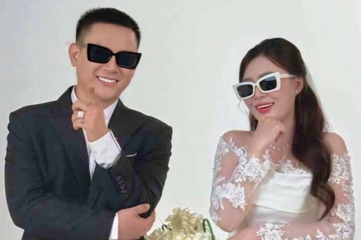 Hoài Lâm khoe ảnh cưới với cô dâu sinh năm 2004