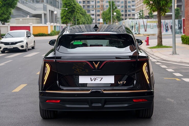 Giá xe VinFast VF 7 niêm yết và lăn bánh tháng 9/2026 - 7