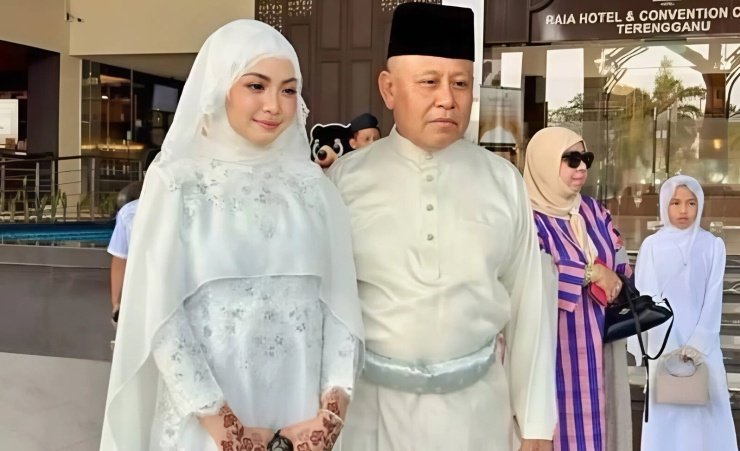 Abdah và vợ trong lễ cưới hôm 27/8. Ảnh: bolainsidermy