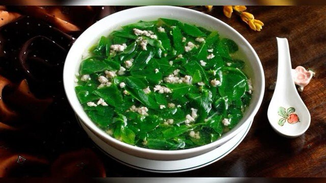 Rau ngót là loại rau phổ biến trong các mâm cơm nhưng không phải ai cũng nên ăn thường xuyên. (Ảnh minh hoạ)