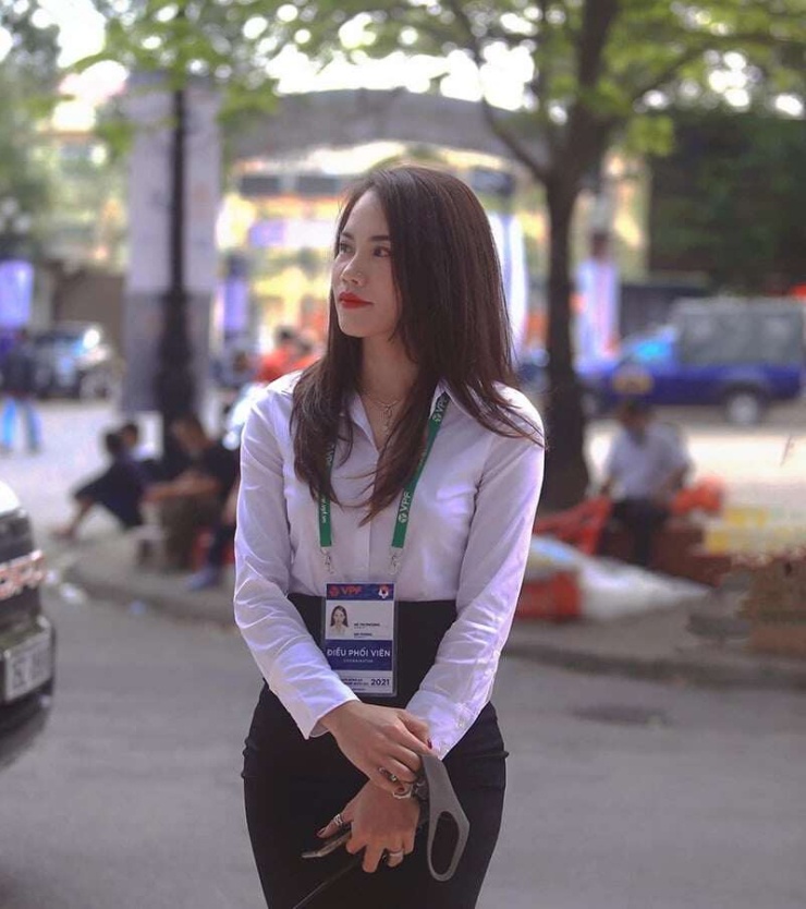 Vẻ đẹp "bốc lửa" của trọng tài Hà Thị Phượng làm nhiệm vụ tại World Cup U20 nữ 2026 - 5