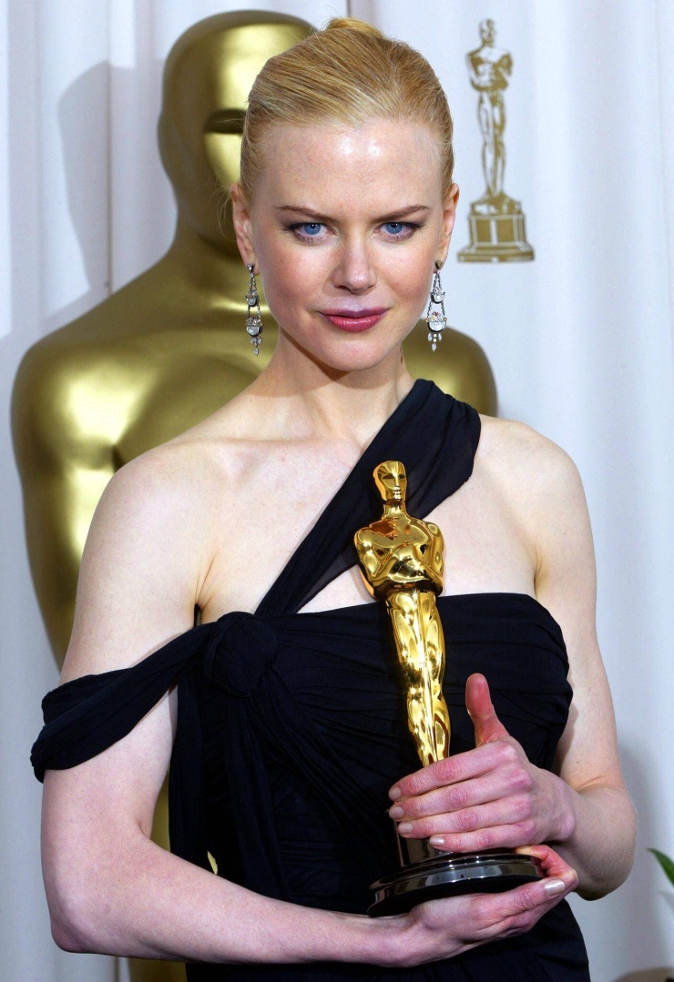 Nicole Kidman tại lễ trao giải Oscar 2003, nơi cô nhận giải "Nữ diễn viên chính xuất sắc". Ảnh: AFP