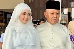 Huyền thoại bóng đá Malaysia cưới vợ kém 52 tuổi