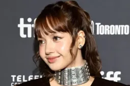 Khán giả bao vây Lisa (BlackPink) và Phạm Băng Băng