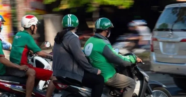 Vì đâu hàng nghìn lái xe công nghệ Grab “rủ nhau” tắt app trong 2 ngày?