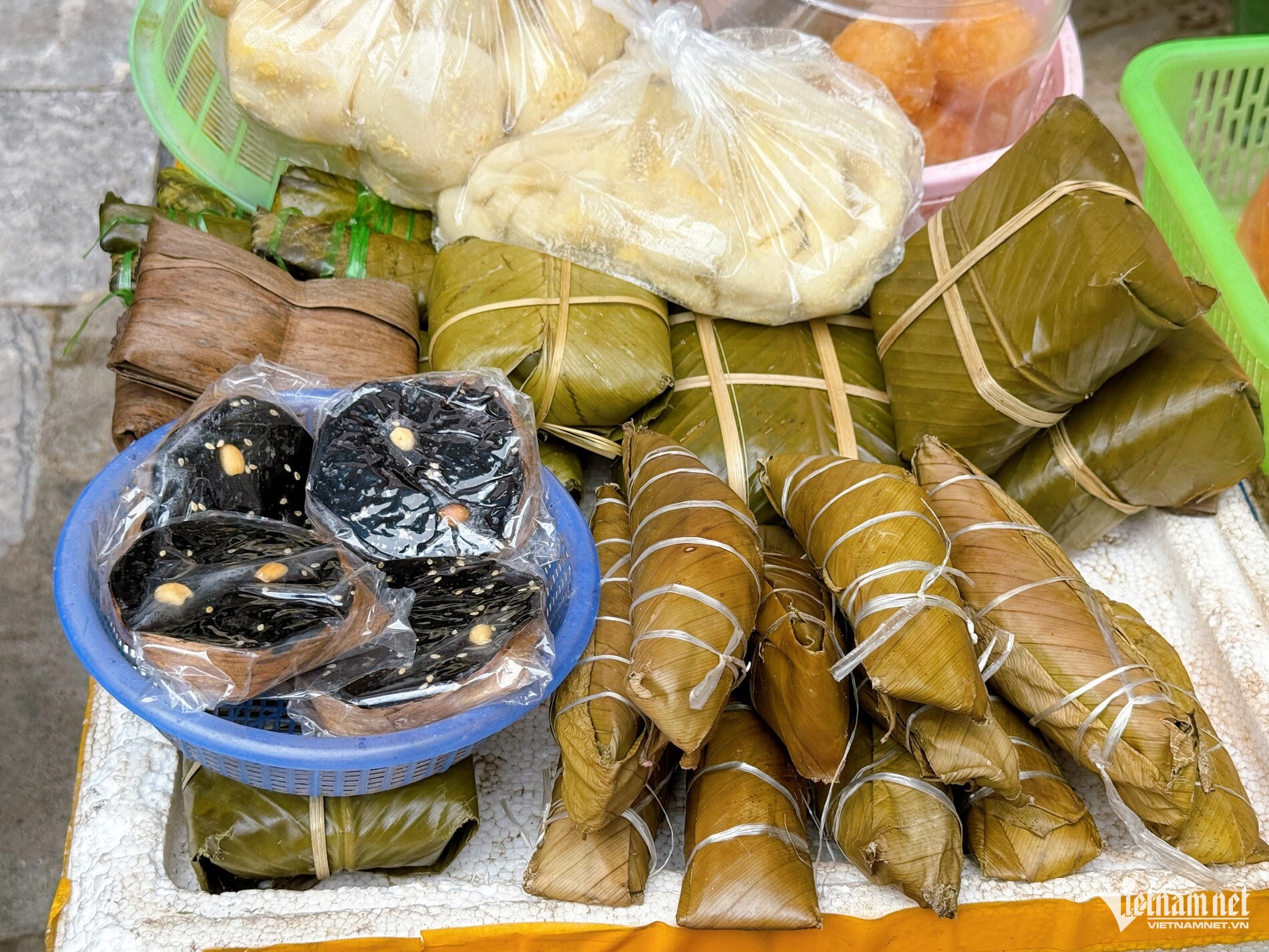 4 khu chợ lâu đời, độc lạ ở Hà Nội, khách cầm 100.000 đồng ăn đủ món ngon - 8