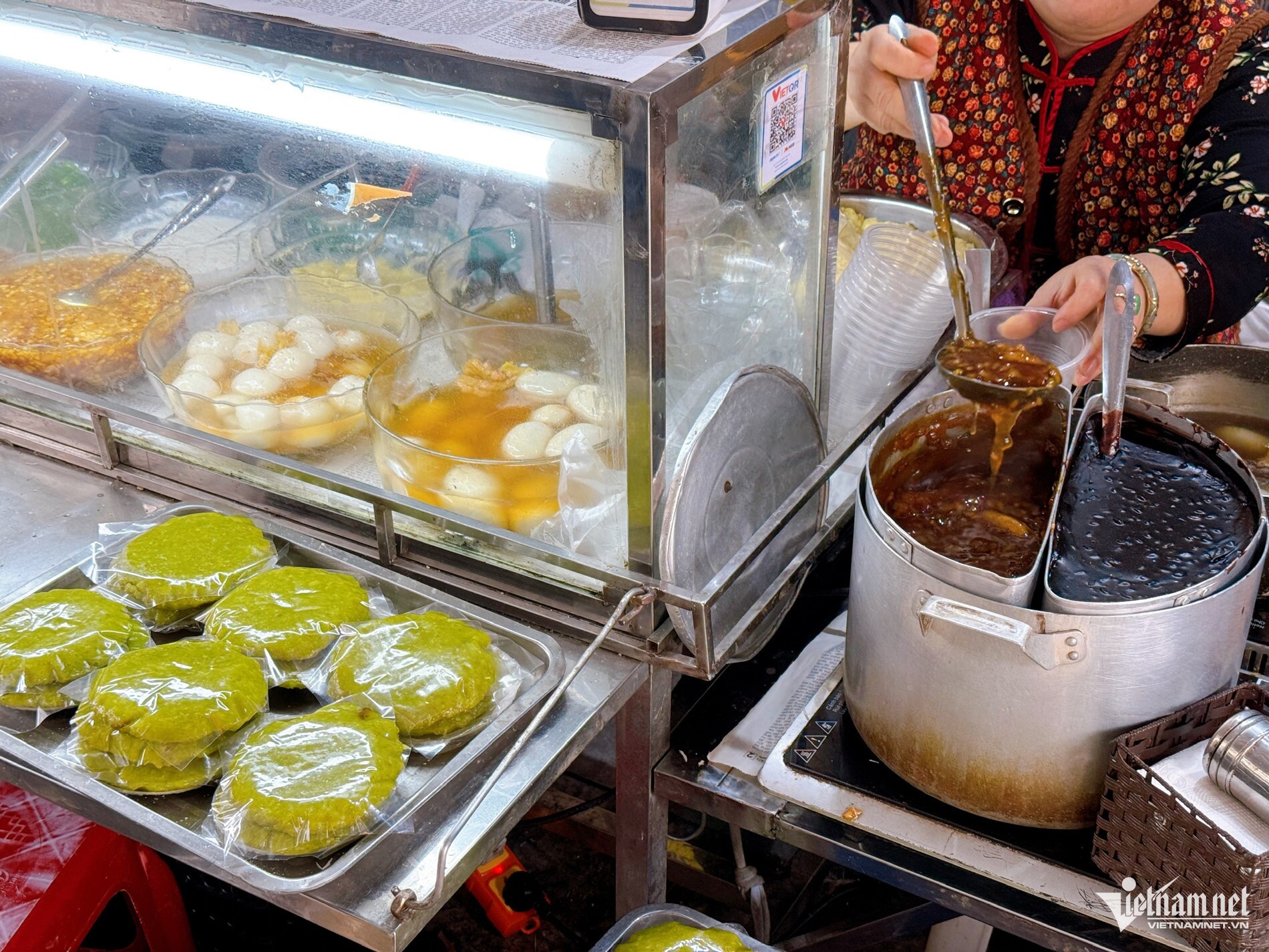 Chợ Thanh Hà bày bán nhiều thức quà quê