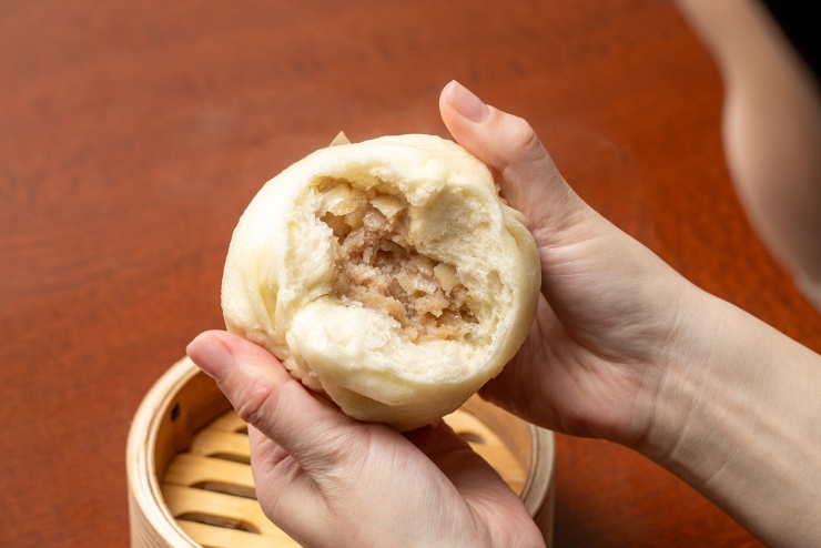 Một chiếc bánh bao của 551 HORAI. Ảnh: Hoshinoresort