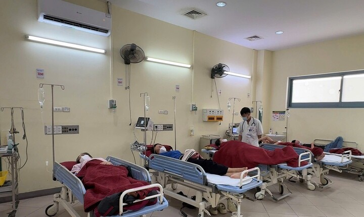 Một số ca nghi ngộ độc đang được theo dõi, điều trị tại Bệnh viện Trung ương Huế cơ sở 2.