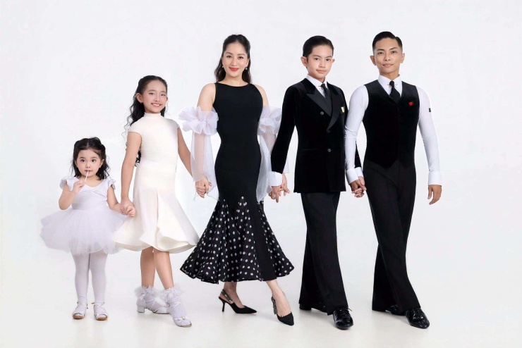 Ảnh sao 13/9: Nhà Thu Trang - Tiến Luật thăm miệt vườn quê ngoại - 1