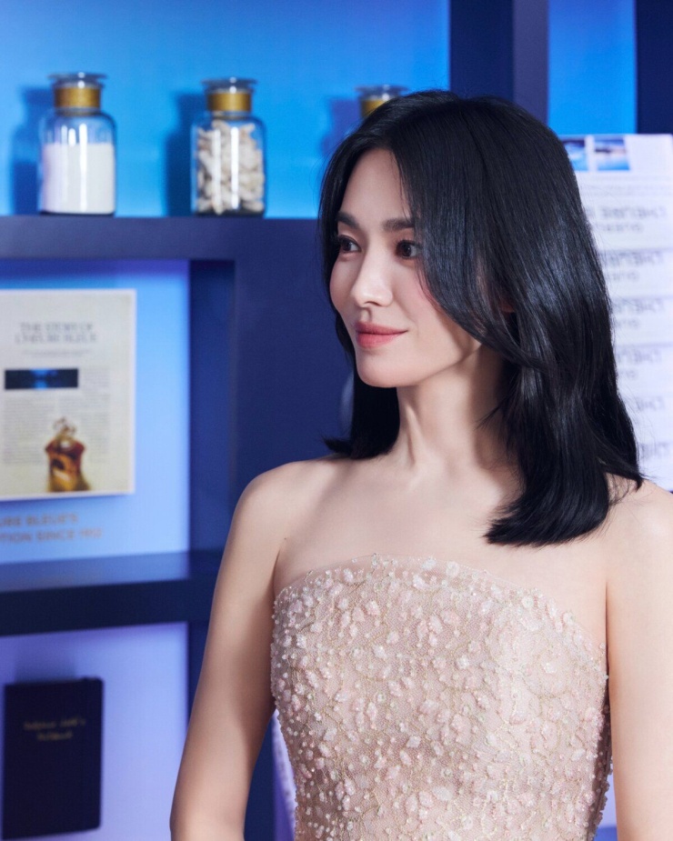 Song Hye Kyo đọ sắc với 'bông hồng lai làng piano' - 1