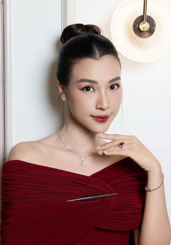Phong cách thời trang của Hoàng Oanh. 