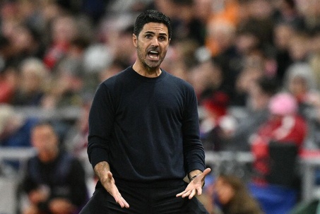 Arsenal lên đỉnh Ngoại hạng Anh, Arteta vẫn nổi giận vì quả phạt đền