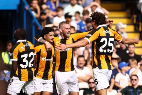 Hull City gây sốc Ngoại hạng Anh: Chiếc "xe buýt" bất khả chiến bại